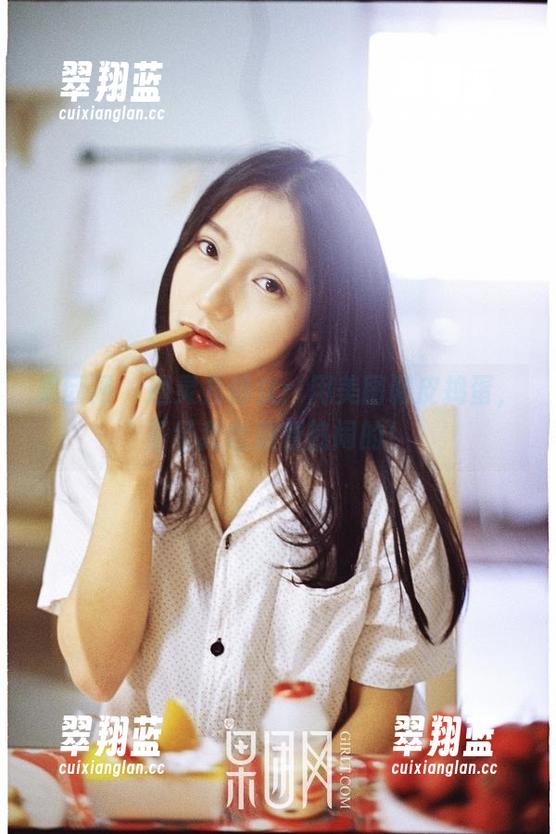 果团网 - 通灵儿修女：用美图调皮捣蛋，圣经我也是看热闹的！