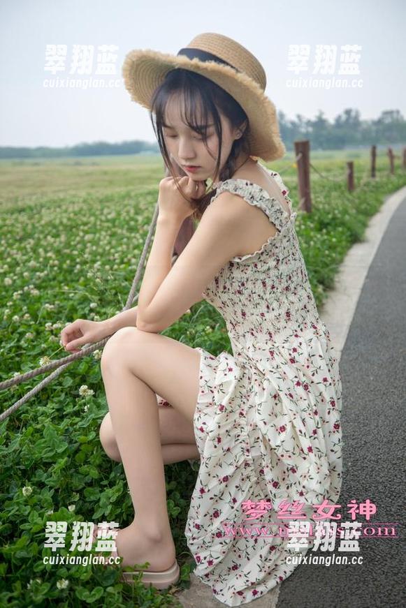 梦丝女神 - 灵唯短裙作品集，逗趣的身姿和无辜的眼神…