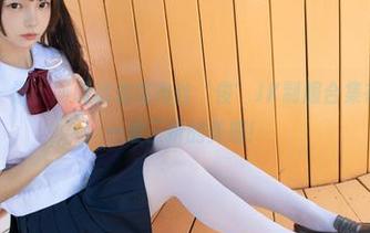 森萝财团 – 诶，吸吸这油亮肉丝‘绫’JK制服合集在教室里，一波三折的美感！
