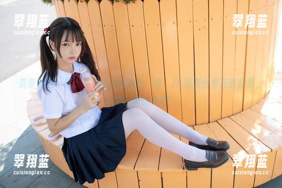 森萝财团 - 诶，吸吸这油亮肉丝‘绫’JK制服合集在教室里，一波三折的美感！