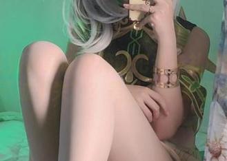 谁能想到洛桑w伊梓能把这条礼服穿得如此“不过不失”？美图一出无疑赢到！