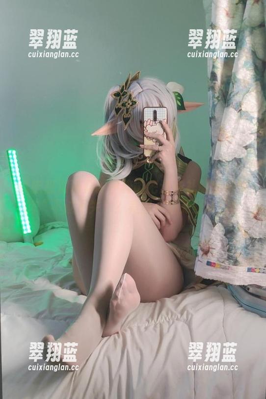 谁能想到洛桑w伊梓能把这条礼服穿得如此“不过不失”？美图一出无疑赢到！