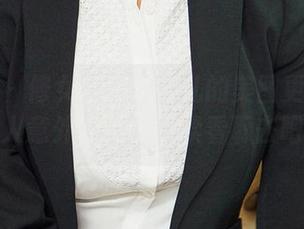 爱尤物 – 修女范儿？菲儿的美图更新总是让人意外，我们继续看下去吧。