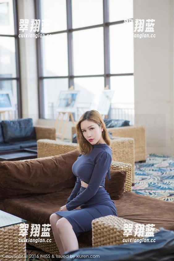 爱蜜社 - 短裙与赵小米Kitty，写真图集中默默绽放的灵动