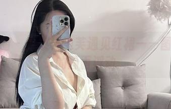 微密圈 – 当玫桃泡芙遇见红裙——图包里的画面浮动