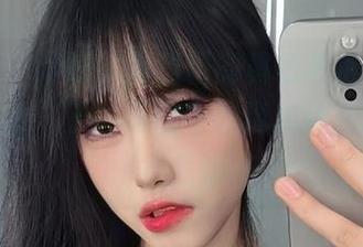 微密圈 – 好吧，琳铛铛的黄色战袍可以称为“致命”了，原图中的福利让人忍不住多看几眼…