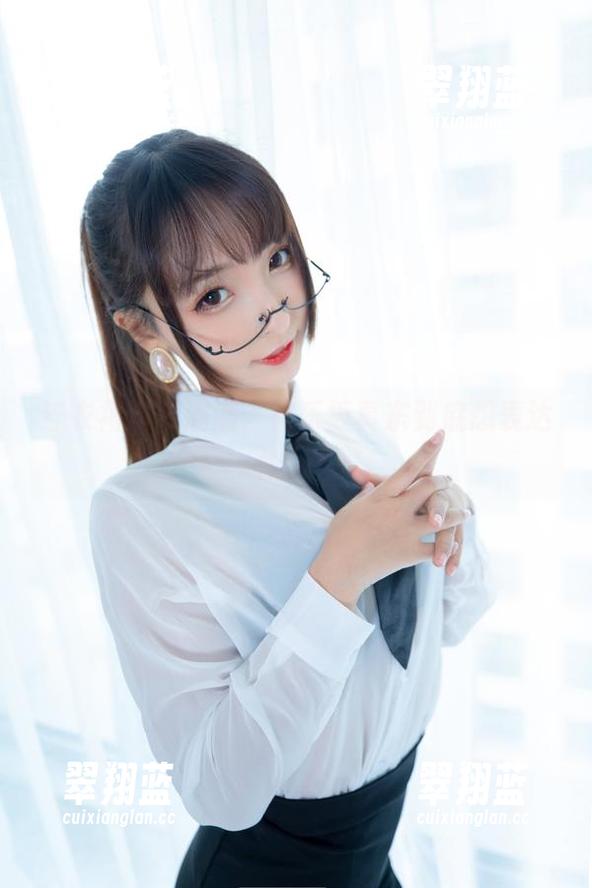 连衣裙资源满满，神乐坂真东到底想表达什么？