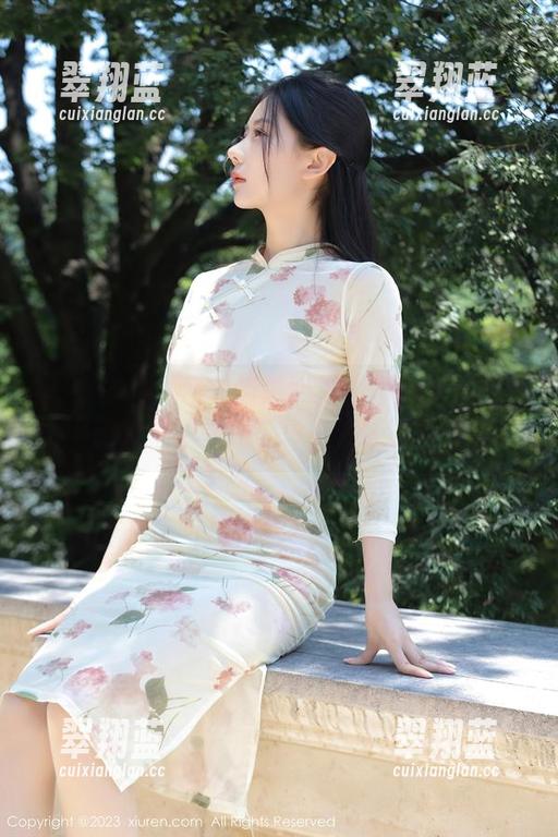 秀人网 - 哈！UU酱总能把《剧情》里的美图搞得像是在签到，真是演技豪华套餐！