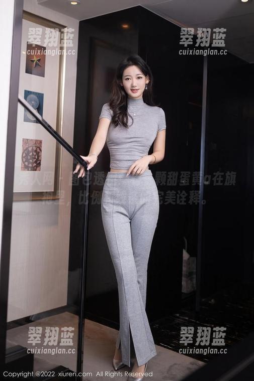 秀人网-一颗甜蛋黄a 秀人网 - 图包透视:看一颗甜蛋黄a在旗袍里,比例和线条的完美诠释。