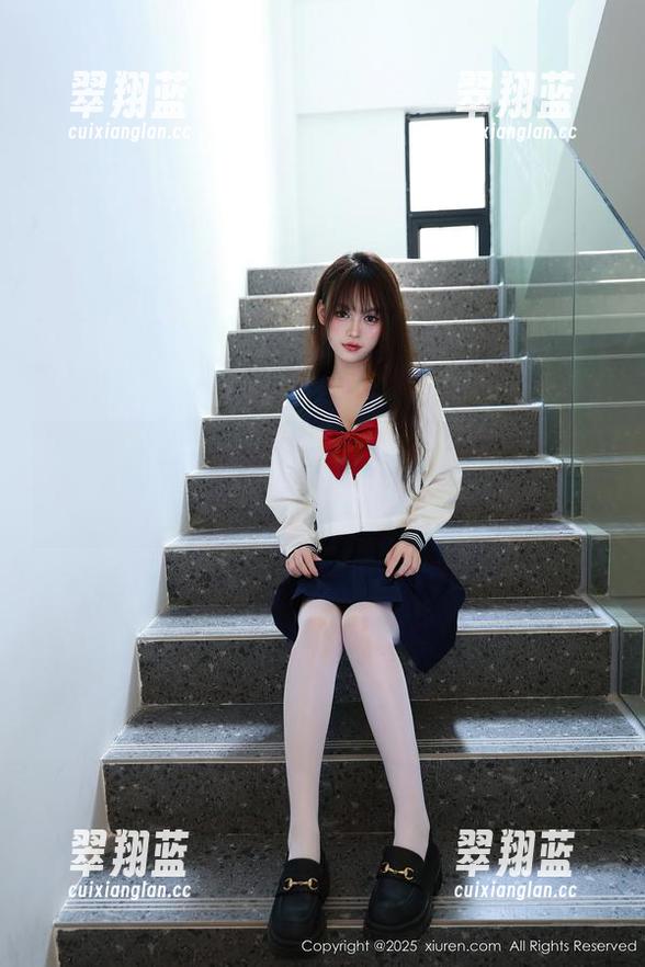 秀人网 - 小猪peggy带来的堪称美佳作——免费美足套图，心海里荡漾