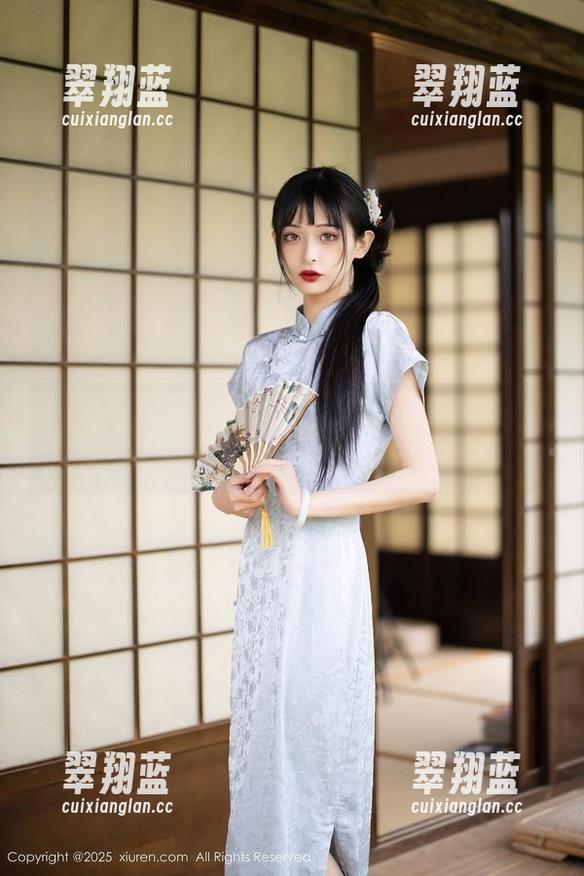 秀人网 - 空姐恩一在线发专属写真，看似平常又让人想要多停留一会儿