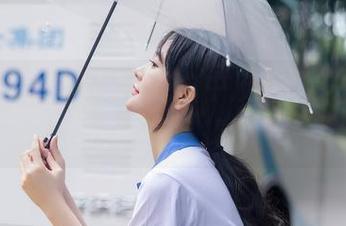 秀人网 – 王曼柔在纯白中反弹，照片里的玩味让人捧腹