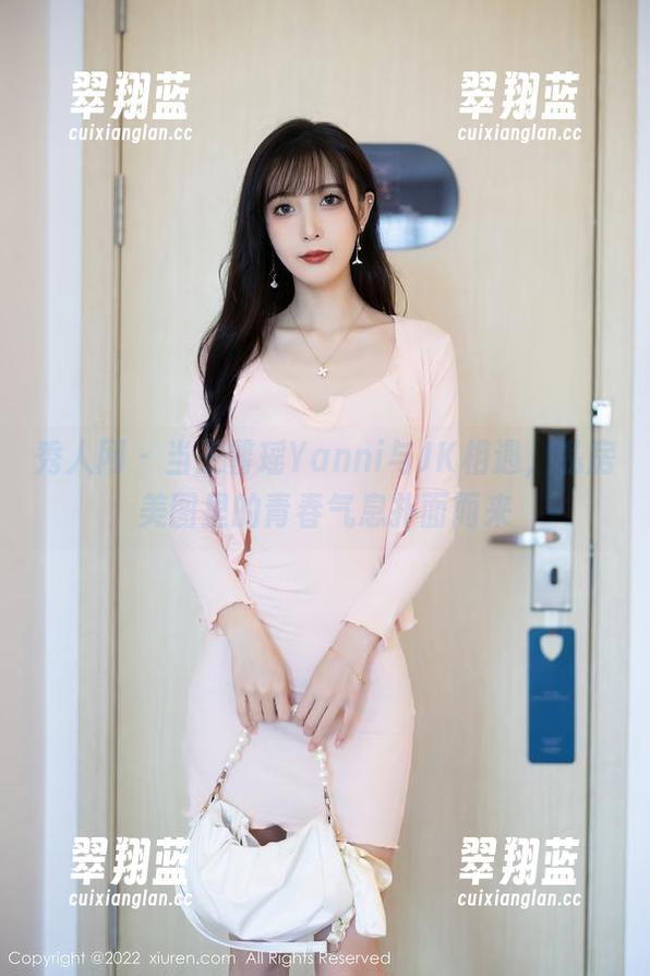 秀人网 - 当王馨瑶Yanni与JK相遇，私房美图里的青春气息扑面而来
