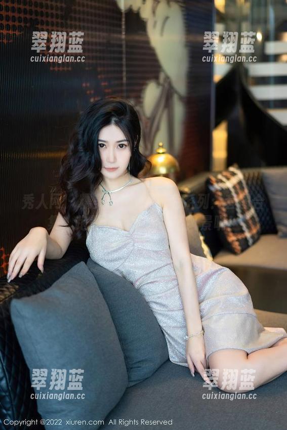 秀人网-糯美子Mini 秀人网 - 糯美子Mini黑色系列:套图合集,跑题也能美成一道风景呢!