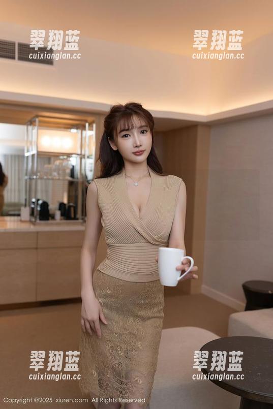 秀人网 - 原图里的美七mia穿校服，竟然能把课堂变成时装秀？精选画面来辣眼睛！