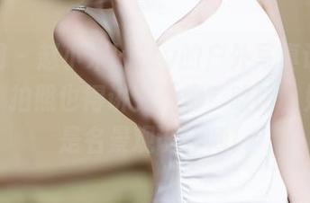 秀人网 – 赵小米kitty的户外写真让我意识到，拍照也得讲究轮廓？哈哈，她好像是名景观设计师！