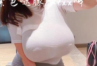 微密圈 – 紫色哒豚豚的独家图集，这里的福利就隐身在那些“紫色”的细节里。