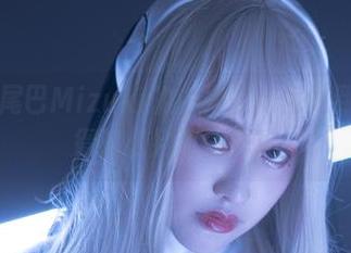 来看看脱尾巴Mizuki的白裙是如何做到cos也显得这么别致的吧！