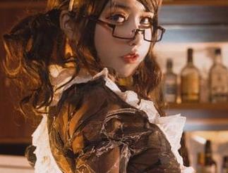 我问芊川一笑MNK：这大橘真得重吗？她只笑笑，无圣光作品不需要解释。