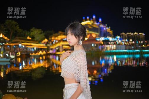 最新校服图片，萌芽儿o0果然没有让人失望，继续颠覆传统。
