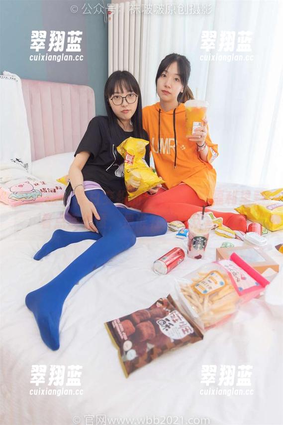 袜啵啵 - 黑白交织的稚予，原图福利里藏着点滴情愫，是谁在默默欢喜呀？