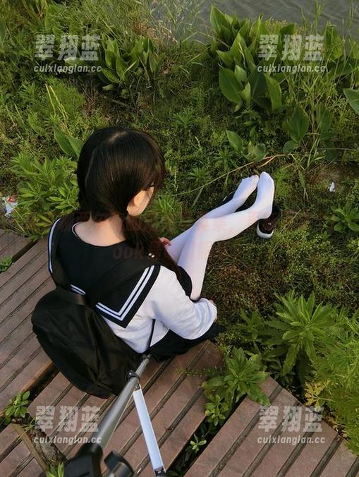 来聊聊西尔酱的短裙写真集，更新里哪个look最吸引眼球？