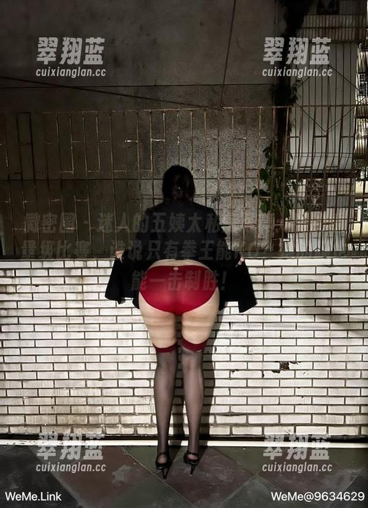 微密圈 - 迷人的五姨太私房写真：腿的重量级比赛，谁说只有拳王能KO？她的腿也能一击制胜！