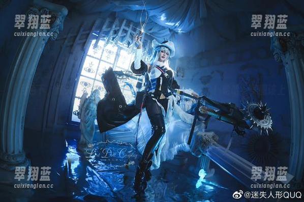 月色下，迷失人形QUQ写真变身’失落的幽灵’！哈哈，美图该上墙了吧？