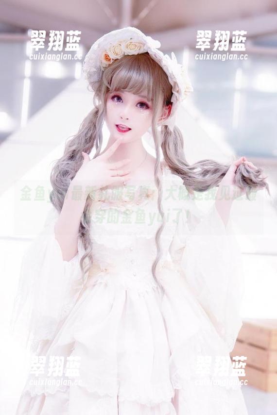 金鱼yui最新礼服写真：大概是我见过最会穿的金鱼yui了！