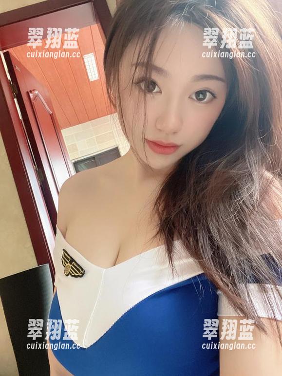 微密圈 - 蓝色制服+雪怡妹纸的私拍，感觉脑电波都要和气流碰撞，恭喜自己濒临失控。