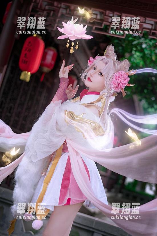 当露儿大魔王遇到学妹，必然是套图与分享的完美结合！