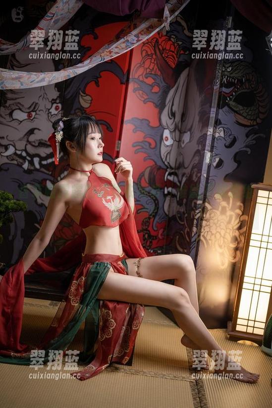 香草喵露露的连体衣写真，谁能不被这组合迷惑？