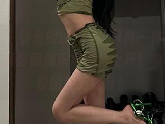 微密圈 – 黎允熙baby：只需一件女友风衬衣，摄影师都乐得嘴角上扬！来看看这份图包的能量！